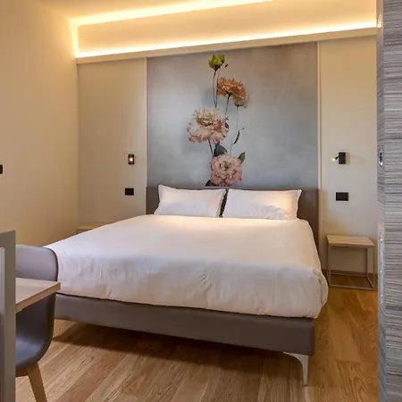 Park & By The Cube Hotel apartamentowy Fidenza