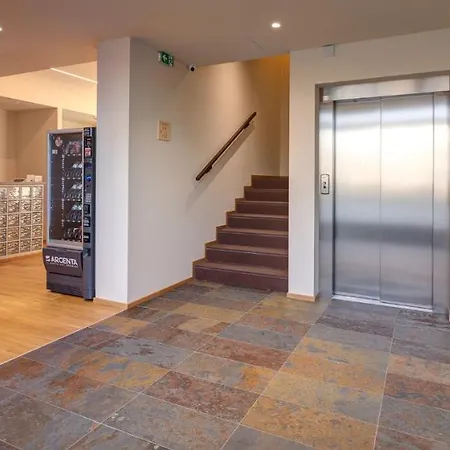 Park & By The Cube 3* פידנצה