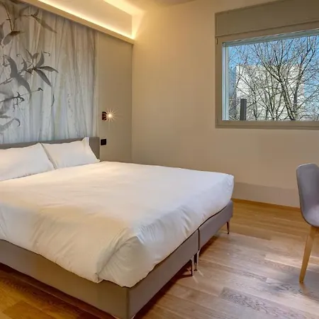 Park & By The Cube 3*