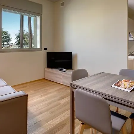 מלון דירות Park & By The Cube 3*